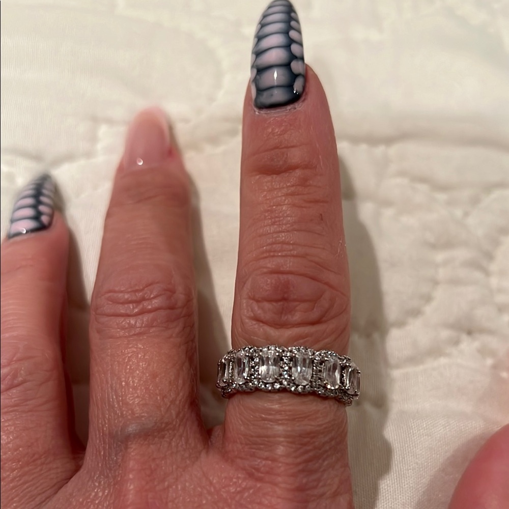 Elegant Silver Women's Ring